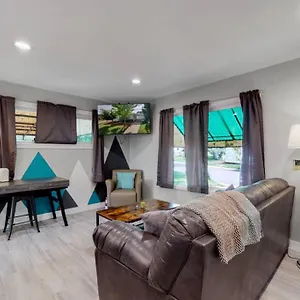 Holiday home Remodeled Upper Unit With 2 King Beds 