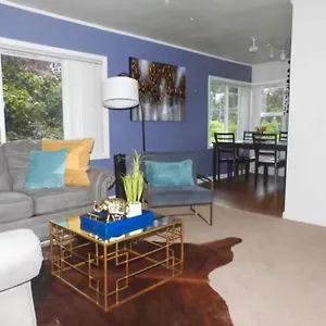 Apartment The Golden Serene - Uniquely Furnished Near Lake Washington - Free Parking & Wifi 