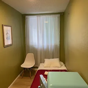 Small Private In With Free Strong Wifi!!! Homestay