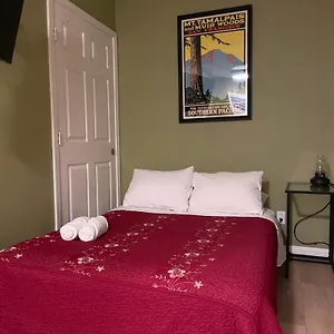 Private In Angeles With Ac, Wifi, Smart Tv, Work Desk Near Sofi Stadium Homestay