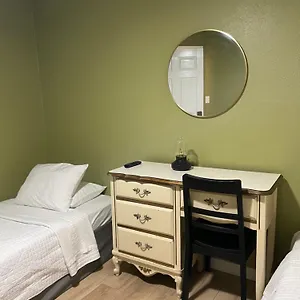 Private In Angeles With Wifi And Ac And Private Fridge!!! Homestay